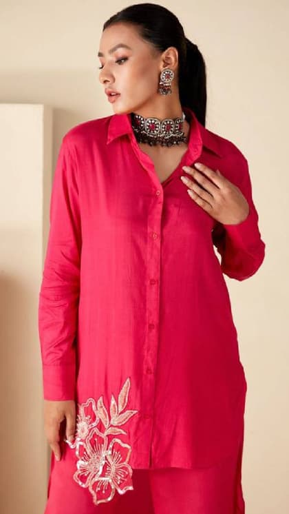 एम्ब्रॉयडरी के साथ पहनें  Floral Fusion Coord Set