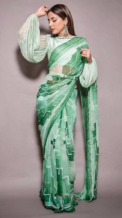 हर ब्रेस्ट साइज में दिखेंगे परफेक्ट Hina Khan के  Blouse Designs
