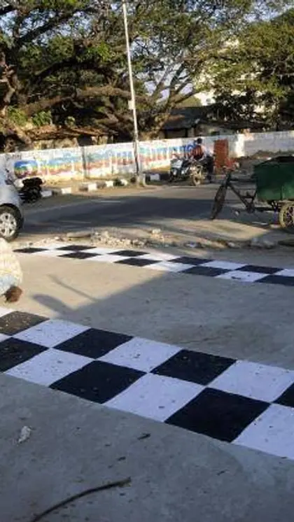 गाड़ियों की रफ्तार कंट्रोल करने के लिए बनाए जाते हैं ब्रेकर