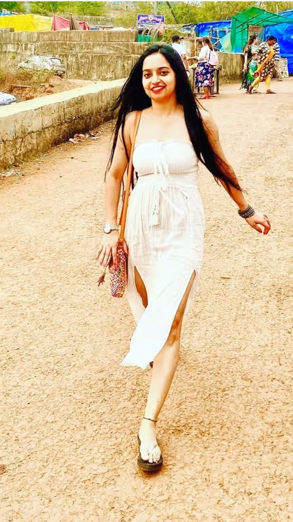लग्जीरियस लाइफ छोड़ लौटी स्वदेश