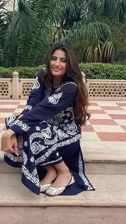 गर्मियों में रहना है कूल,कॉपी करें पलक तिवारी के चिकनकारी कुर्ता सेट