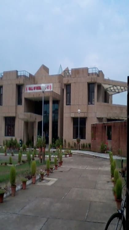 इस IIT को कहा जाता है IAS-IPS की फैक्ट्री, जाने Interesting Facts