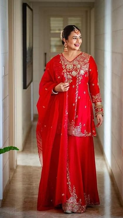 लगेंगी सोणी कुणी , जब पहनेंगी Divyanka Tripathi के शरारा सेट