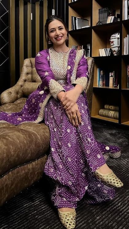 शानदार शरारा कलेक्शन है Divyanka के पास