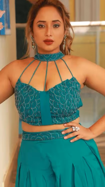 सिंपल हो या भारी हर साड़ी में जान डाल देंगे ये 10 Blouse Designs