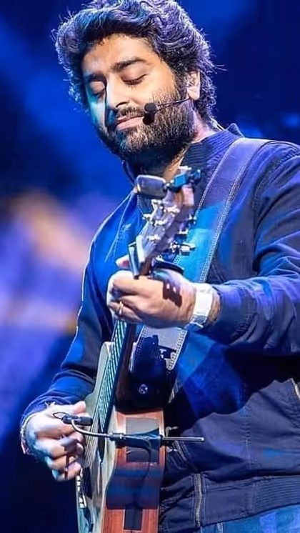 55 करोड़ नेटवर्थ,करोड़ों में कमाई,फिर भी ऐसे घर में रहते Arijit Singh