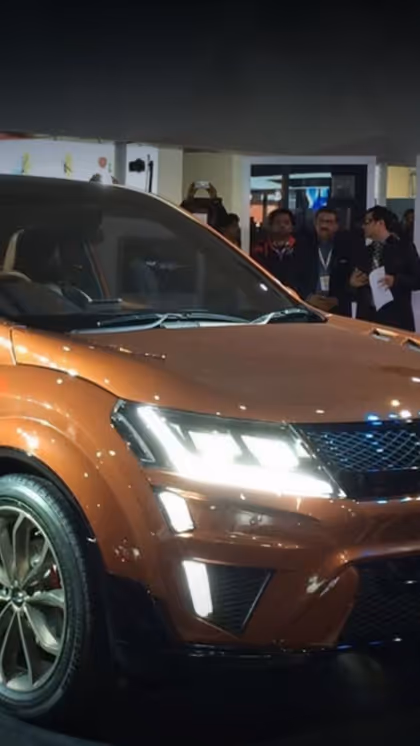 Mahindra XUV900