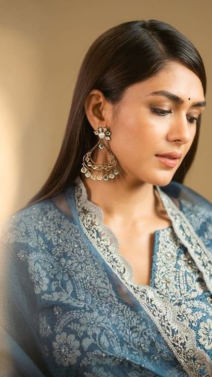 भूल जाएंगे बरेली का झुमका,जब पहन कर निकलेंगी Mrunal Thakur की Earring