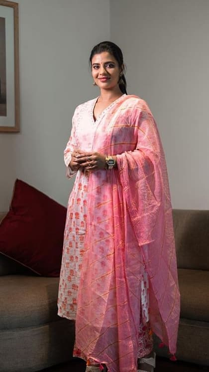पिंक फ्लोरल कुरता सेट (Pink Floral Kurta Set)