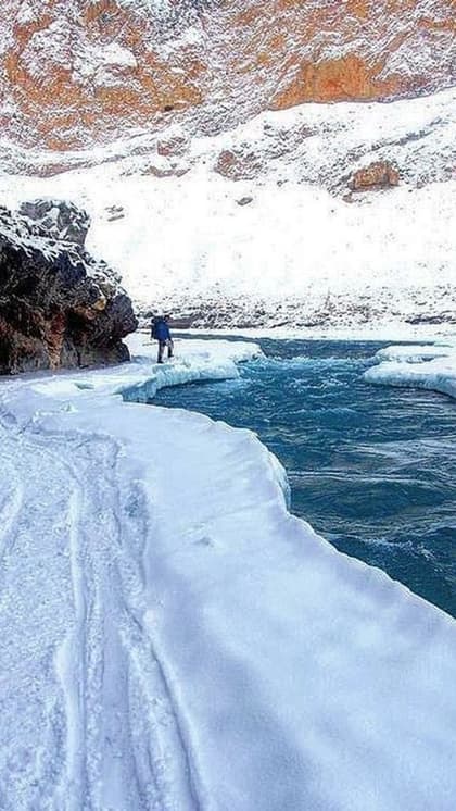 गर्मी को कहें Tata Bye Bye ,  घूम आएं Ladakh की बर्फीली वादियों में