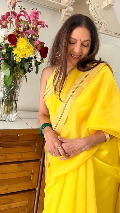 खिल उठेंगी मॉम, जब मदर्स डे पर गिफ्ट करेंगे Neena Gupta जैसी साड़ियां
