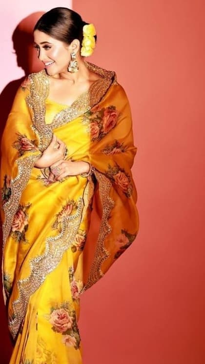 मई के महीने में लगेंगी कूल ,स्टाइल करें Shivangi Joshi की 8 साड़ियां