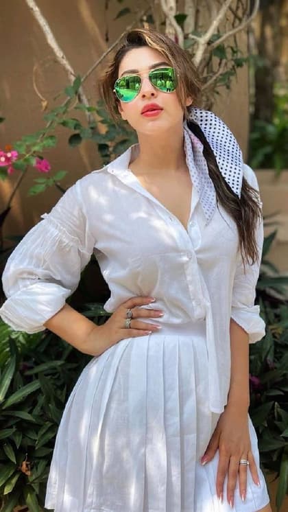 TV की ये पॉपुलर देवियां हैं बहुत स्टाइलिश, कैरी करें Summer आउटफिट लुक