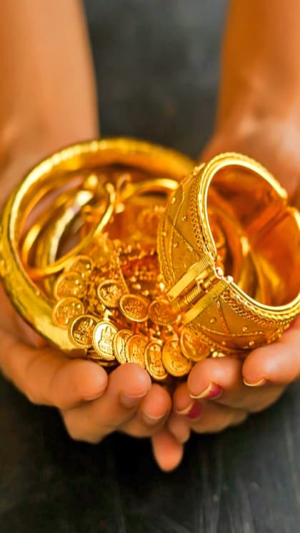 Gold Price Today: गोल्ड के दामों पर लगा ब्रेक! इतने रुपए हुआ सस्ता