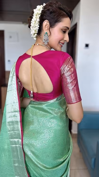 कीहोल बैकलेस ब्लाउज