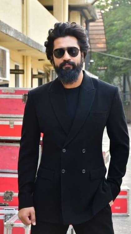इंजीनियरिंग ग्रैजुएट हैं विक्की
