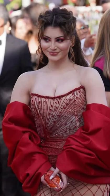 Cannes 2024 में चमकी उर्वशी रौतेला