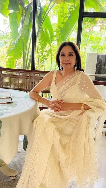 व्हाइट नेट साड़ी