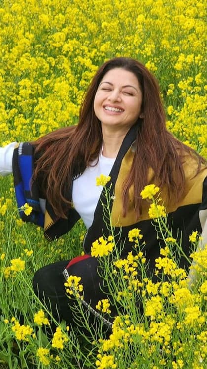 शीशे सी सफेद है भाग्यश्री की त्वचा