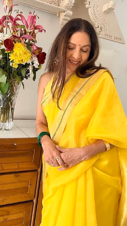 येलो शिफॉन साड़ी