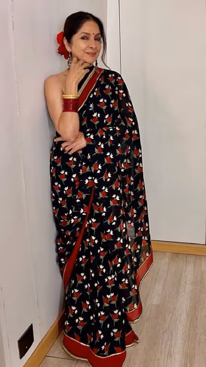 फ्लोरल प्रिंट साड़ी