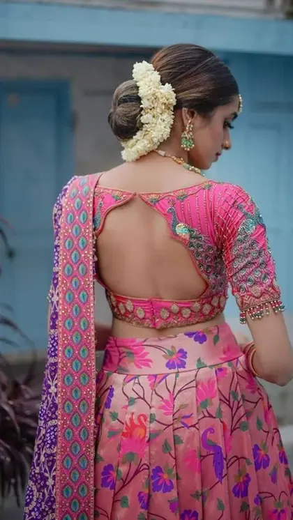 लीफ बैक डिजाइन