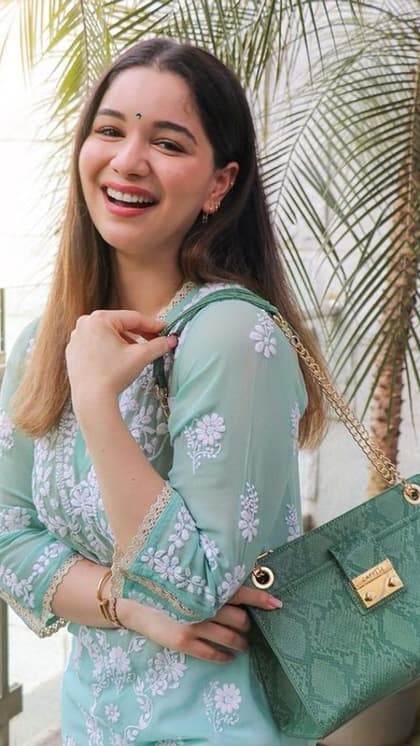 रात में सोने से पहले फेस की करती हैं सफाई