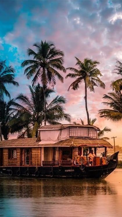 Alappuzha or Alleppey (अल्लेप्पी)