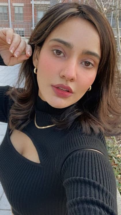 बिना शरमाए लाल होंगे गाल, Neha Sharma का स्किन केयर फार्मूला है कमाल