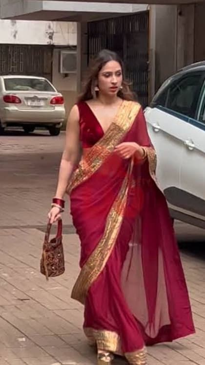 मरून साड़ी