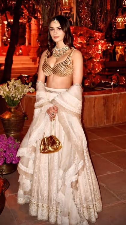 BF हो जाएगा लट्टू,जब फंक्शन में पहनेंगी Manushi Chhillar से 8 ब्लाउज
