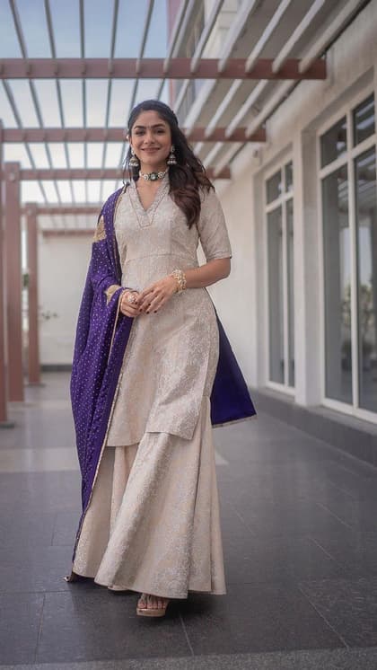 एम्ब्रॉयडरी शरारा सेट