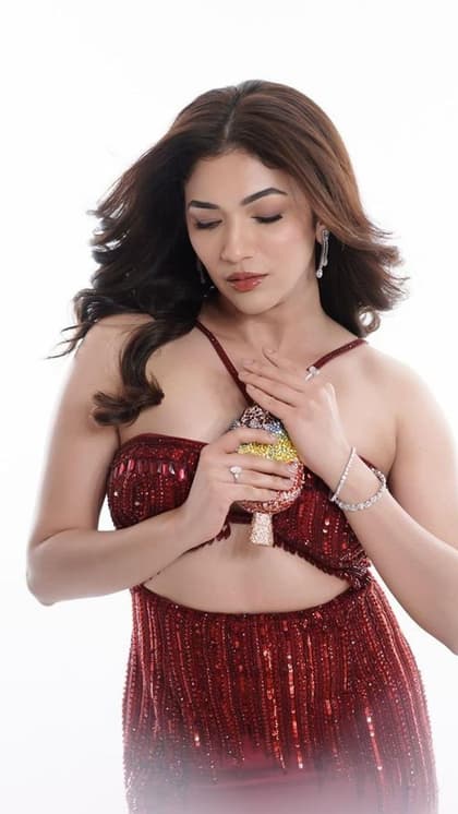 जमकर फ्लॉन्ट करेंगी कर्वी फिगर,फॉलो करें Ridhima Pandit का सीक्रेट