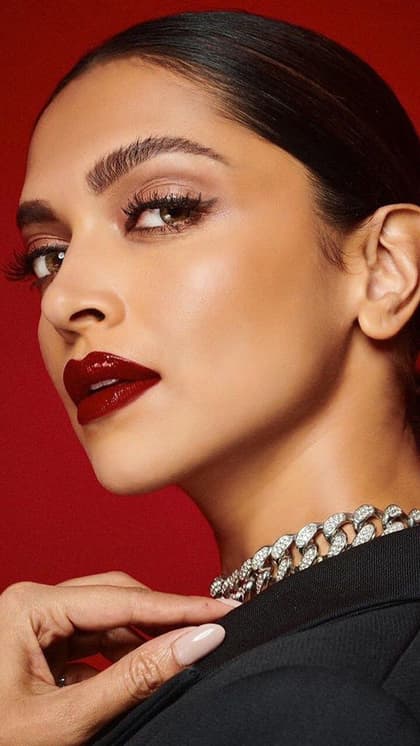 चमकती Skin लगेगी कातिलाना! Try करें Deepika Padukone के  Skincare Tips
