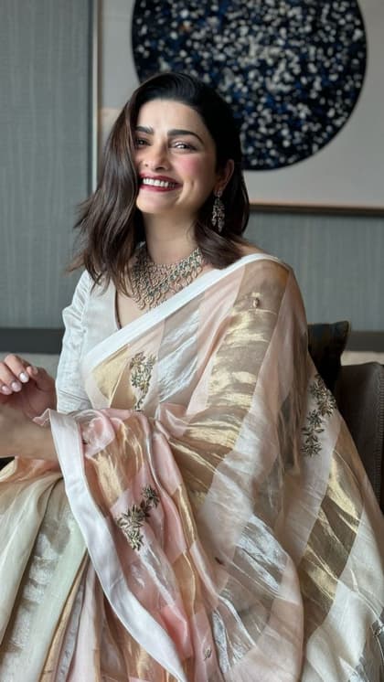 प्राची देसाई आउटफिट्स