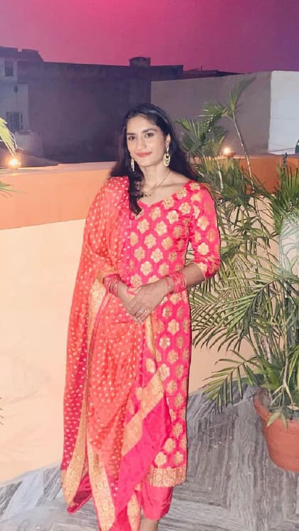 जरी सिल्क सूट