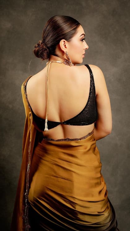 बैकलेस ब्लाउज डिजाइन