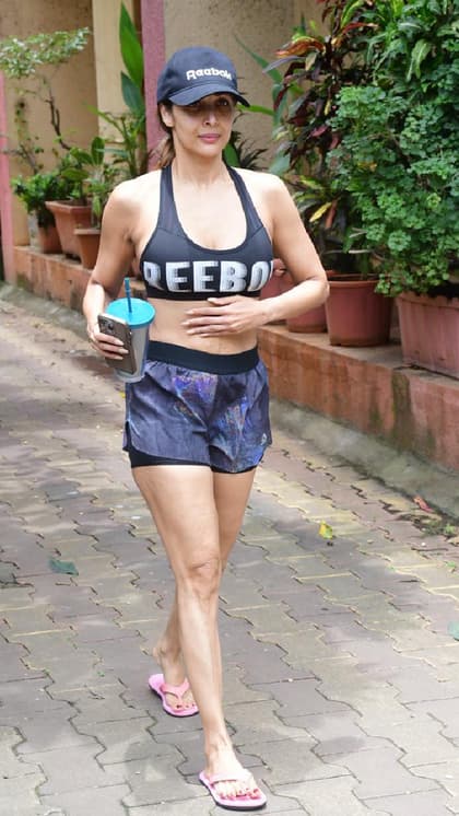 50 की मलाइका अरोड़ा का Gym Look किसी भी यंग गर्ल को टक्कर दे सकता है।
