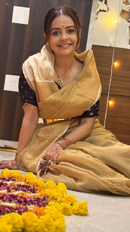 गोल्डन सिल्क साड़ी