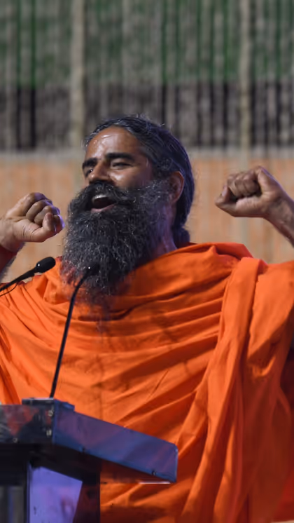 बाबा रामदेव का ये 5 मिनट का उपाय, शरीर से हटाए पॉल्यूशन