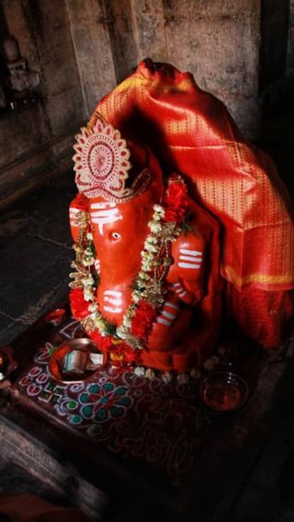 गणेश पूजा के दौरान लाल रंग है महत्वपूर्ण