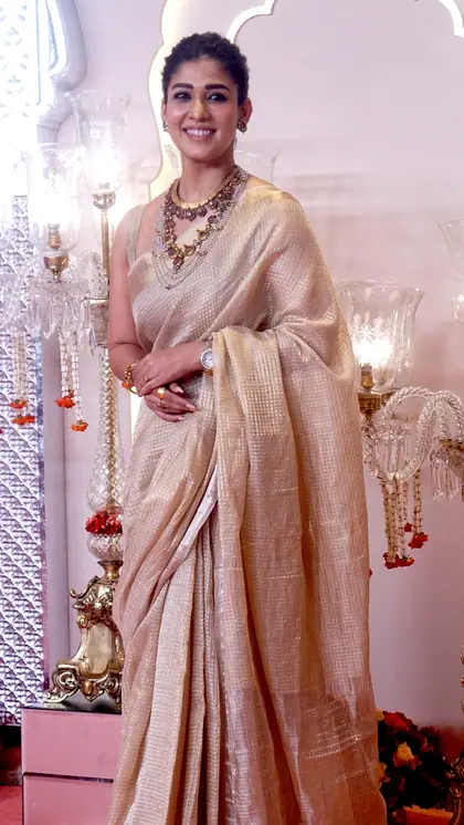 Take special care of the pallu of the Banarasi saree