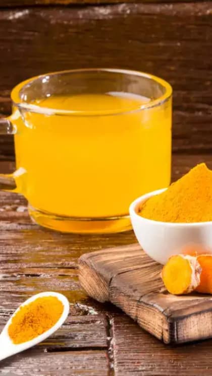 खाली पेट हल्दी पानी पीने के 5 बड़े फायदे, जानें सेवन करने का सही तरीका