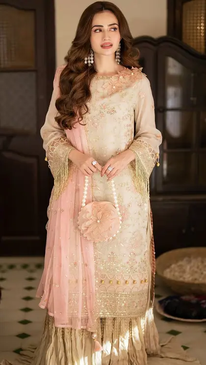 Eid 2025: Latest Trends with Sana Javed's 8 Suit Designs | Asianet Newsable