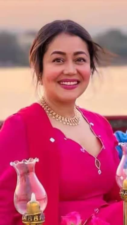 నేహా కక్కర్ 10 లక్షలు