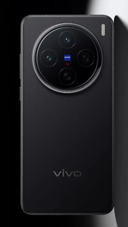 3. Vivo X200 (Rs 65,999)