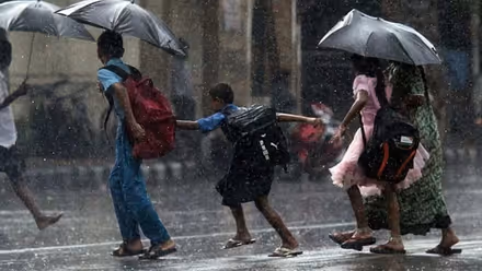 സ്പെഷ്യല്‍ ക്ലാസുകള്‍ പാടില്ല; ഏഴ് ജില്ലകളില്‍ ട്യൂഷന്‍ സെന്ററുകള്‍ക്കും മതബോധന ക്ലാസുകള്‍ക്കും നാളെ വിലക്ക്