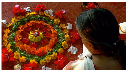തിരുവോണത്തിന്റെ വരവറിയിച്ച് ഇന്ന് ഉത്രാടം, ഓണം കെങ്കേമമാക്കാൻ ഓ‌‌ട്ടപ്പാച്ചിൽ, നാ‌‌ടെങ്ങും ആഘോഷം