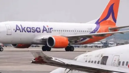 दिल्ली एयरपोर्ट पर बाल-बाल बचे यात्री, SpiceJet और Akasa Air के टकराव की सामने आई Shocking Photos