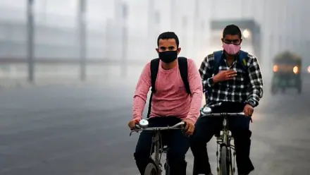 Delhi Pollution: जहरीली हुई दिल्ली की हवा, ग्रीन पटाखे भी निकले बेअसर, लोगों का घुटने लगा दम